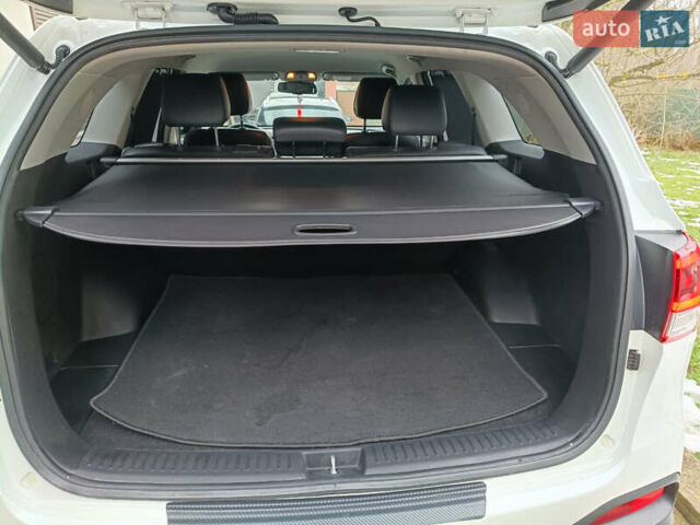 Білий Кіа Соренто, об'ємом двигуна 0 л та пробігом 220 тис. км за 19499 $, фото 24 на Automoto.ua