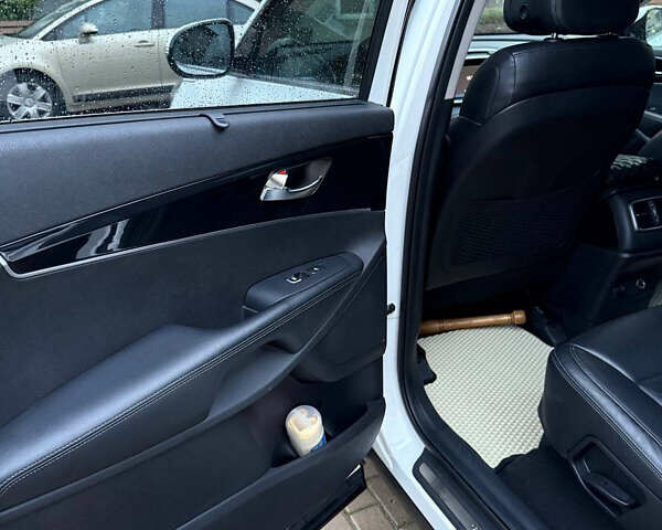 Белый Киа Соренто, объемом двигателя 2.2 л и пробегом 166 тыс. км за 22500 $, фото 1 на Automoto.ua