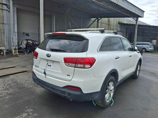 Білий Кіа Соренто, об'ємом двигуна 2.4 л та пробігом 118 тис. км за 16700 $, фото 9 на Automoto.ua