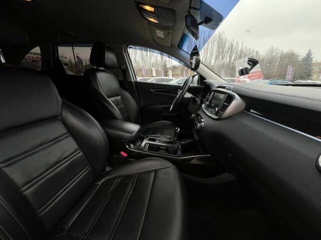 Білий Кіа Соренто, об'ємом двигуна 2 л та пробігом 245 тис. км за 18500 $, фото 16 на Automoto.ua