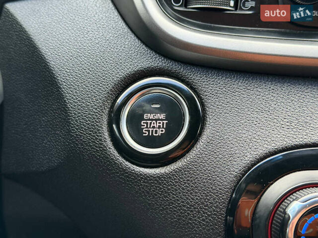 Білий Кіа Соренто, об'ємом двигуна 2 л та пробігом 246 тис. км за 18500 $, фото 9 на Automoto.ua