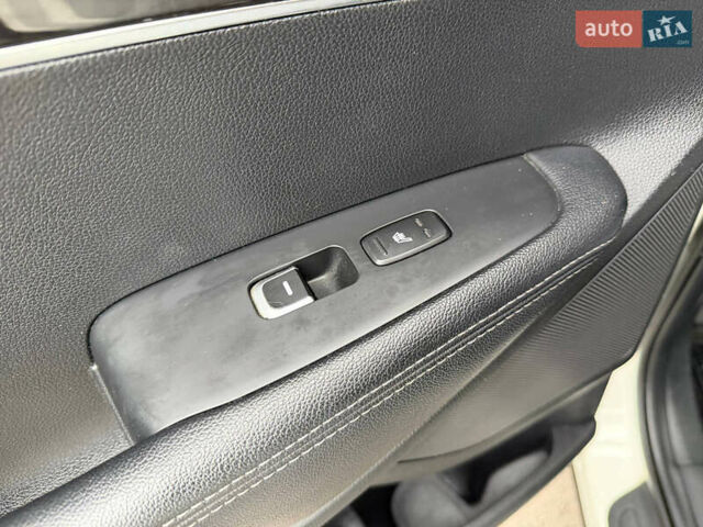 Білий Кіа Соренто, об'ємом двигуна 2 л та пробігом 246 тис. км за 18500 $, фото 10 на Automoto.ua