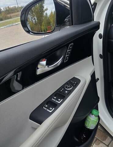 Білий Кіа Соренто, об'ємом двигуна 2.2 л та пробігом 126 тис. км за 23600 $, фото 17 на Automoto.ua