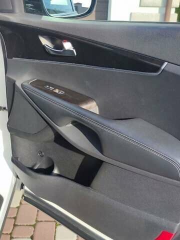 Білий Кіа Соренто, об'ємом двигуна 2.4 л та пробігом 126 тис. км за 17900 $, фото 52 на Automoto.ua