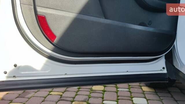 Білий Кіа Соренто, об'ємом двигуна 2.4 л та пробігом 126 тис. км за 17900 $, фото 50 на Automoto.ua