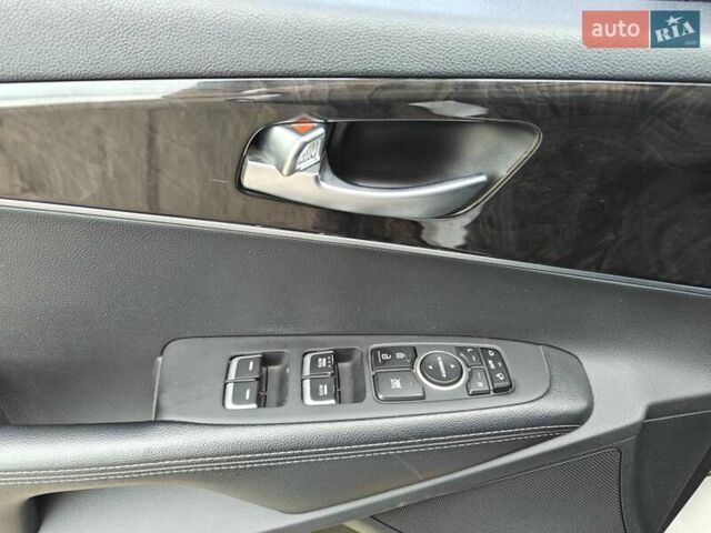 Білий Кіа Соренто, об'ємом двигуна 2.2 л та пробігом 130 тис. км за 24000 $, фото 24 на Automoto.ua