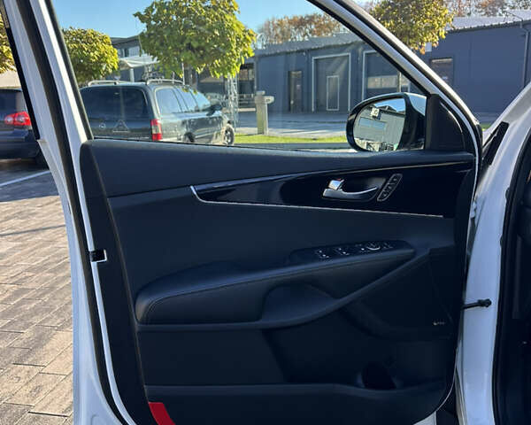 Белый Киа Соренто, объемом двигателя 2.2 л и пробегом 206 тыс. км за 22500 $, фото 11 на Automoto.ua