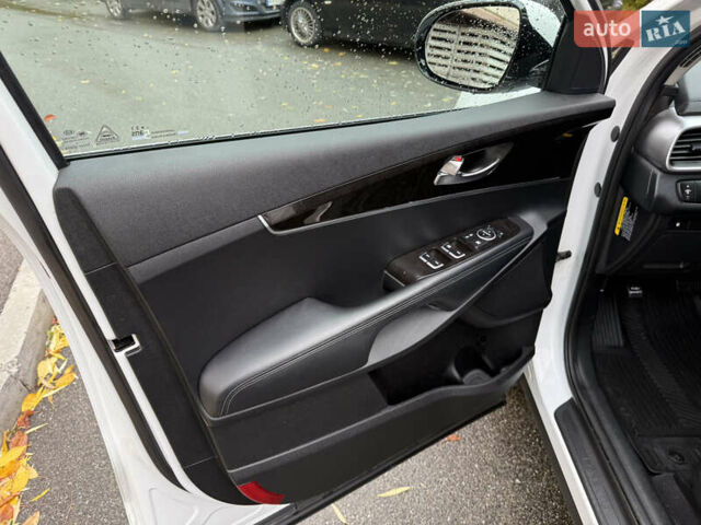 Киа Соренто 2016 в Киеве на Automoto.ua Белый Киа Соренто, объемом двигателя 2.36 л и пробегом 118 тыс. км за 16700 $, фото 10 на Automoto.ua