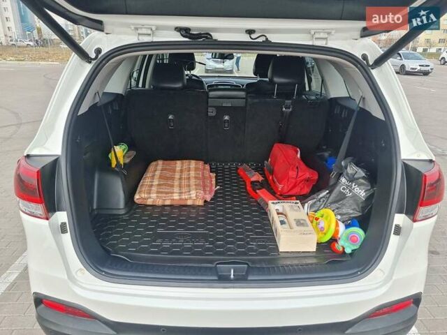 Белый Киа Соренто, объемом двигателя 2.2 л и пробегом 145 тыс. км за 25000 $, фото 37 на Automoto.ua