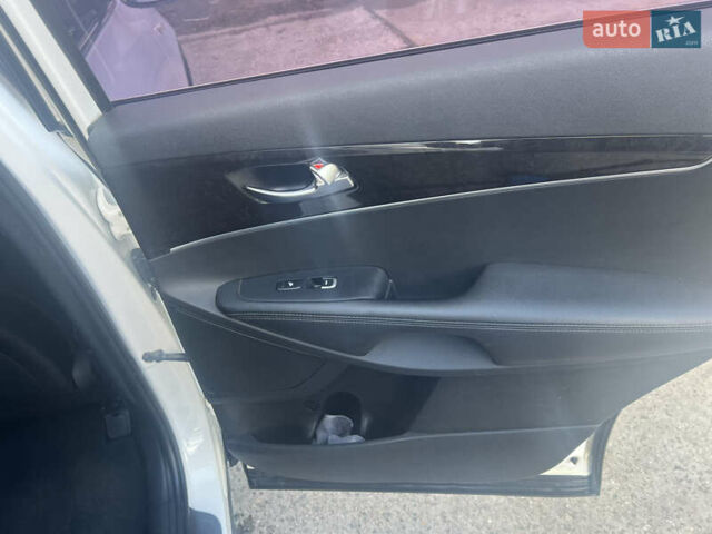 Белый Киа Соренто, объемом двигателя 2 л и пробегом 190 тыс. км за 20500 $, фото 11 на Automoto.ua