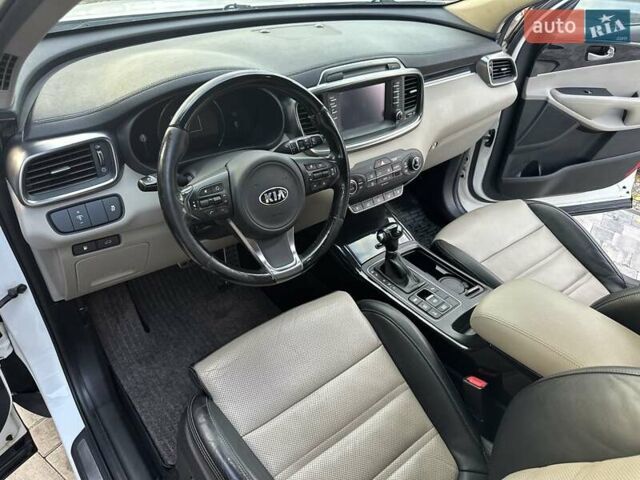 Білий Кіа Соренто, об'ємом двигуна 2.2 л та пробігом 205 тис. км за 22999 $, фото 13 на Automoto.ua