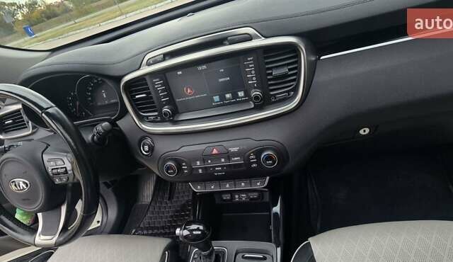 Білий Кіа Соренто, об'ємом двигуна 2.2 л та пробігом 126 тис. км за 23600 $, фото 28 на Automoto.ua