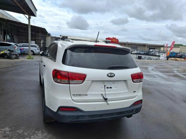 Білий Кіа Соренто, об'ємом двигуна 2.4 л та пробігом 118 тис. км за 16700 $, фото 11 на Automoto.ua