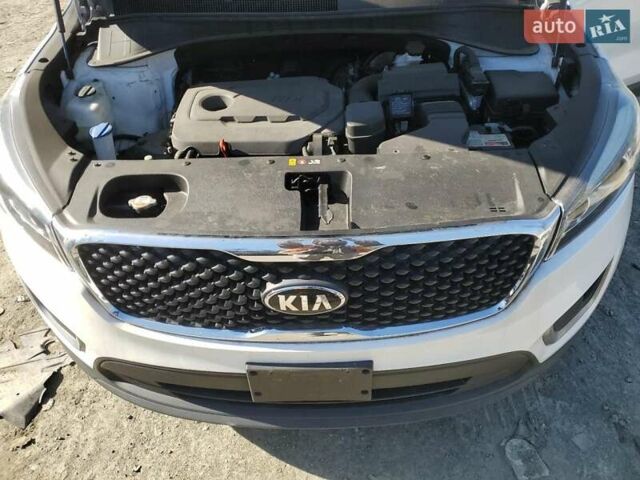 Белый Киа Соренто, объемом двигателя 2.4 л и пробегом 142 тыс. км за 2100 $, фото 11 на Automoto.ua