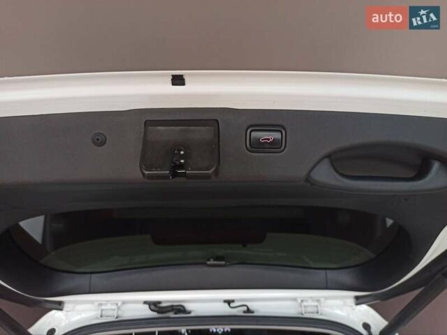 Киа Соренто 2016 в Одессе на Automoto.ua Белый Киа Соренто, объемом двигателя 2 л и пробегом 144 тыс. км за 28500 $, фото 20 на Automoto.ua