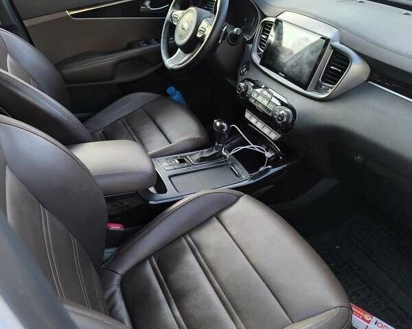 Киа Соренто 2016 в Одессе на Automoto.ua Белый Киа Соренто, объемом двигателя 2 л и пробегом 144 тыс. км за 28500 $, фото 3 на Automoto.ua