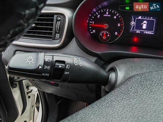 Белый Киа Соренто, объемом двигателя 2 л и пробегом 176 тыс. км за 18500 $, фото 43 на Automoto.ua