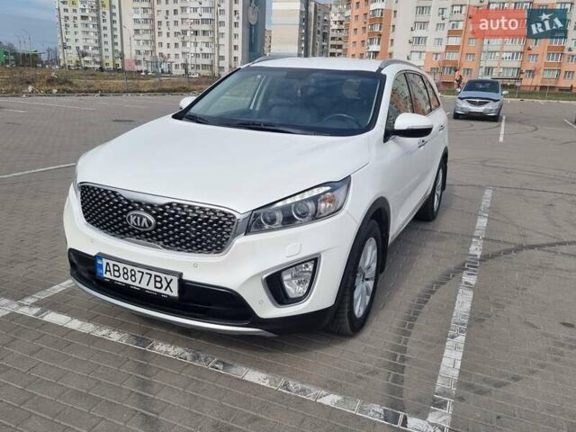 Белый Киа Соренто, объемом двигателя 2.2 л и пробегом 145 тыс. км за 25000 $, фото 4 на Automoto.ua
