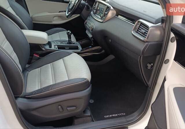 Белый Киа Соренто, объемом двигателя 2.2 л и пробегом 213 тыс. км за 21999 $, фото 48 на Automoto.ua