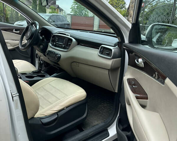 Белый Киа Соренто, объемом двигателя 2.35 л и пробегом 115 тыс. км за 12500 $, фото 4 на Automoto.ua