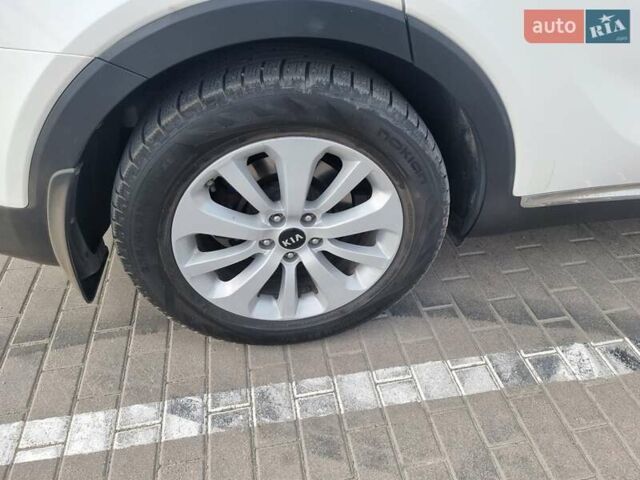 Белый Киа Соренто, объемом двигателя 2.2 л и пробегом 145 тыс. км за 25000 $, фото 19 на Automoto.ua