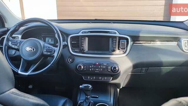 Білий Кіа Соренто, об'ємом двигуна 2.4 л та пробігом 126 тис. км за 17900 $, фото 16 на Automoto.ua
