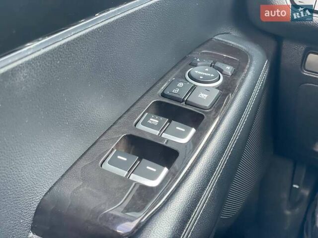 Білий Кіа Соренто, об'ємом двигуна 2.36 л та пробігом 165 тис. км за 16300 $, фото 13 на Automoto.ua