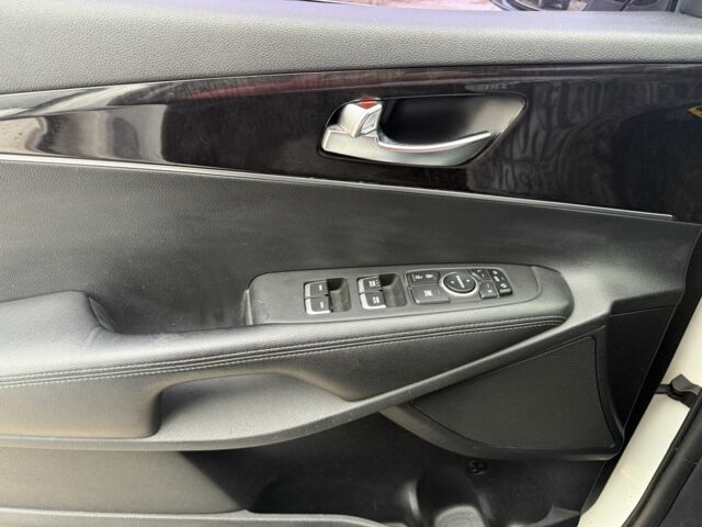 Белый Киа Соренто, объемом двигателя 2 л и пробегом 113 тыс. км за 17600 $, фото 7 на Automoto.ua