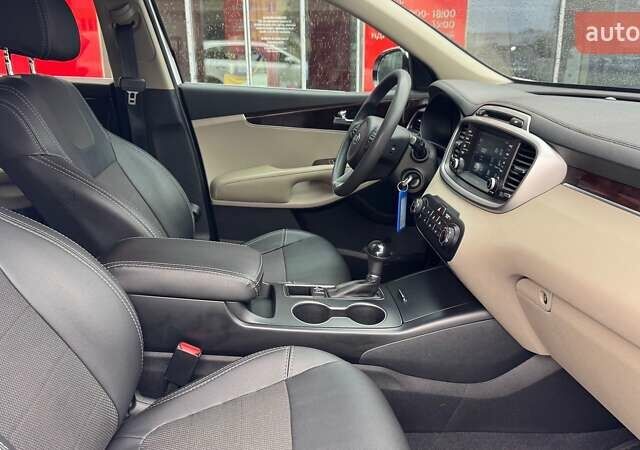 Белый Киа Соренто, объемом двигателя 3.3 л и пробегом 133 тыс. км за 15246 $, фото 11 на Automoto.ua