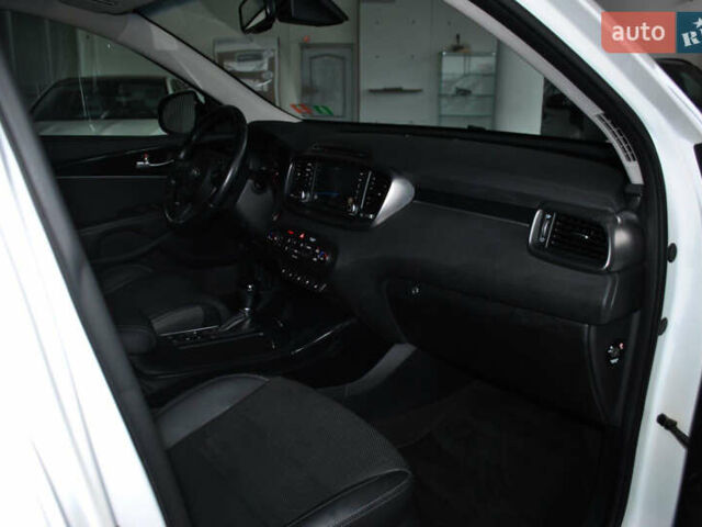 Белый Киа Соренто, объемом двигателя 2.2 л и пробегом 139 тыс. км за 23900 $, фото 51 на Automoto.ua