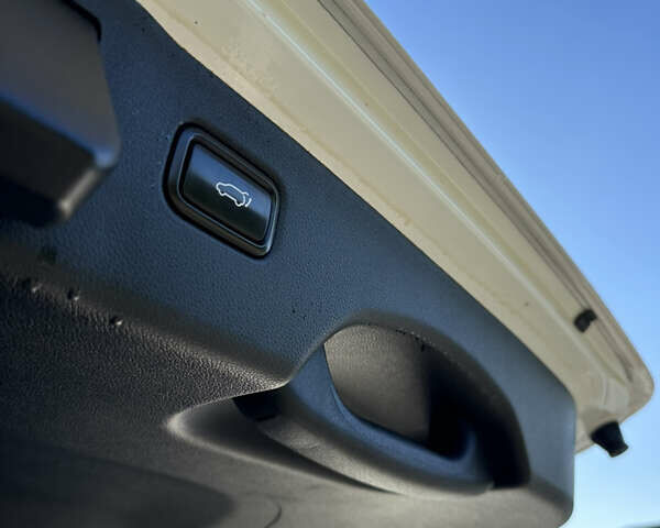 Белый Киа Соренто, объемом двигателя 2.2 л и пробегом 206 тыс. км за 22500 $, фото 25 на Automoto.ua