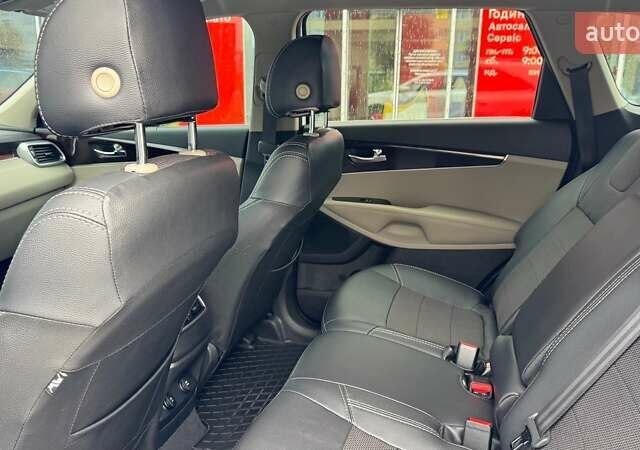 Белый Киа Соренто, объемом двигателя 3.3 л и пробегом 133 тыс. км за 15246 $, фото 6 на Automoto.ua