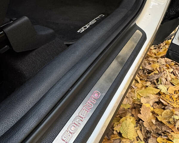 Белый Киа Соренто, объемом двигателя 2.2 л и пробегом 183 тыс. км за 23600 $, фото 74 на Automoto.ua