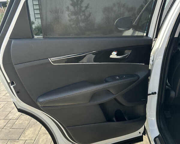 Білий Кіа Соренто, об'ємом двигуна 2.2 л та пробігом 205 тис. км за 22900 $, фото 26 на Automoto.ua