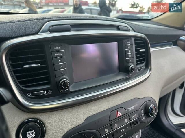 Білий Кіа Соренто, об'ємом двигуна 2.2 л та пробігом 205 тис. км за 22999 $, фото 17 на Automoto.ua