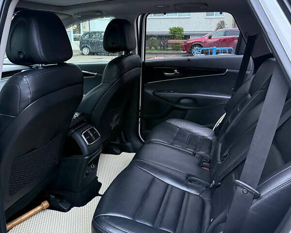 Белый Киа Соренто, объемом двигателя 2.2 л и пробегом 166 тыс. км за 22500 $, фото 7 на Automoto.ua