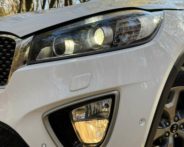 Белый Киа Соренто, объемом двигателя 2.2 л и пробегом 183 тыс. км за 23600 $, фото 18 на Automoto.ua