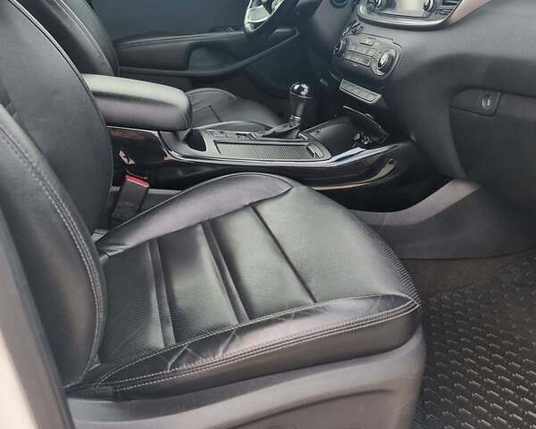 Белый Киа Соренто, объемом двигателя 2.2 л и пробегом 145 тыс. км за 25000 $, фото 21 на Automoto.ua