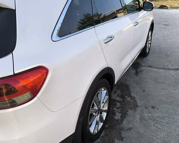 Киа Соренто 2016 в Одессе на Automoto.ua Белый Киа Соренто, объемом двигателя 2 л и пробегом 144 тыс. км за 28500 $, фото 4 на Automoto.ua