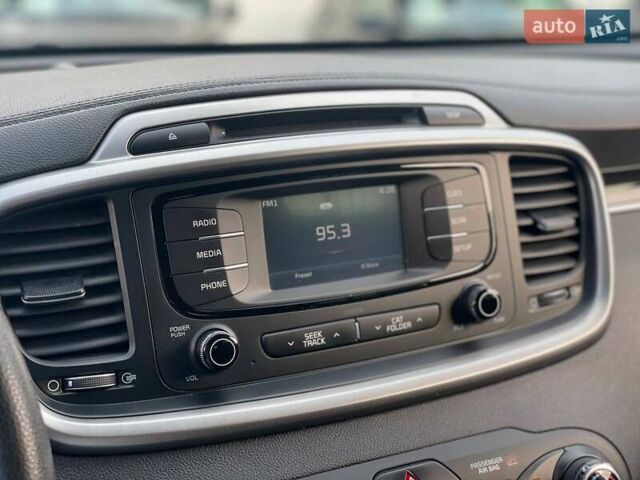 Білий Кіа Соренто, об'ємом двигуна 2.36 л та пробігом 165 тис. км за 16300 $, фото 18 на Automoto.ua
