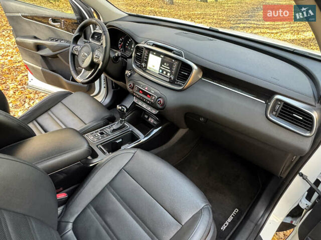 Белый Киа Соренто, объемом двигателя 2.2 л и пробегом 183 тыс. км за 23600 $, фото 76 на Automoto.ua