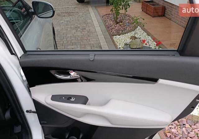 Белый Киа Соренто, объемом двигателя 2.2 л и пробегом 213 тыс. км за 21999 $, фото 76 на Automoto.ua