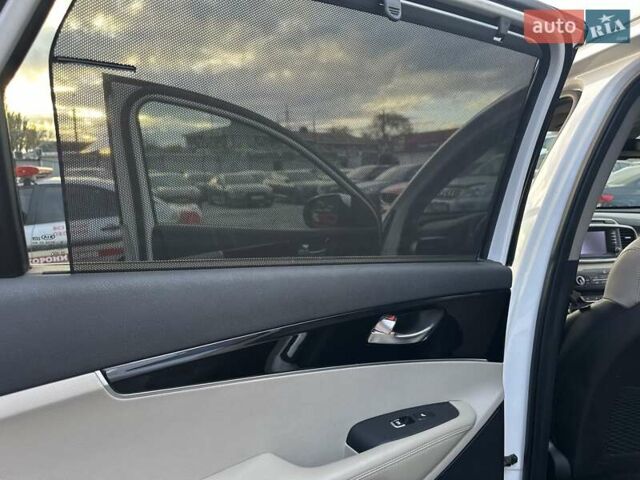 Білий Кіа Соренто, об'ємом двигуна 2.2 л та пробігом 205 тис. км за 22999 $, фото 21 на Automoto.ua