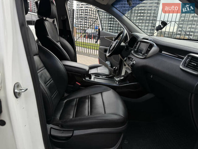 Белый Киа Соренто, объемом двигателя 2 л и пробегом 246 тыс. км за 17300 $, фото 16 на Automoto.ua