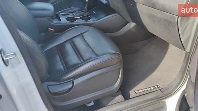 Білий Кіа Соренто, об'ємом двигуна 2.4 л та пробігом 126 тис. км за 17900 $, фото 14 на Automoto.ua