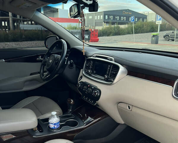 Кіа Соренто 2016 у Києві на Automoto.ua Білий Кіа Соренто, об'ємом двигуна 2 л та пробігом 75 тис. км за 20000 $, фото 16 на Automoto.ua