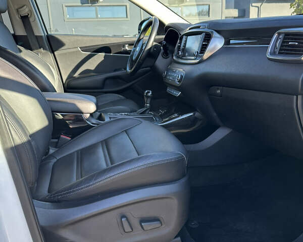 Белый Киа Соренто, объемом двигателя 2.2 л и пробегом 206 тыс. км за 22500 $, фото 13 на Automoto.ua