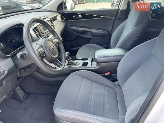 Білий Кіа Соренто, об'ємом двигуна 2.36 л та пробігом 165 тис. км за 16300 $, фото 9 на Automoto.ua