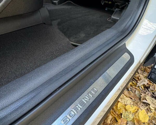 Белый Киа Соренто, объемом двигателя 2.2 л и пробегом 183 тыс. км за 23600 $, фото 70 на Automoto.ua