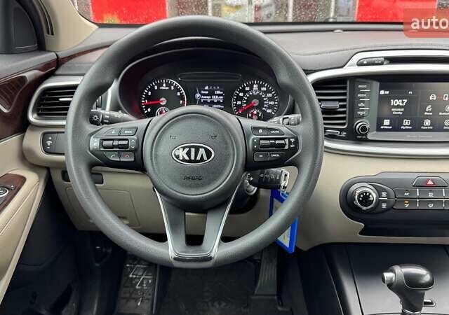 Белый Киа Соренто, объемом двигателя 3.3 л и пробегом 133 тыс. км за 15246 $, фото 4 на Automoto.ua